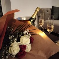 love-room-spa-belfort-champagne-et-bouquet-de-roses